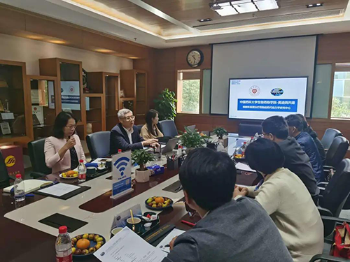 BG大游首席执行官陈春麟博士，，，，商务生长部副总裁蔡金娜博士等人热情接待了金能明书记一行。。。。。