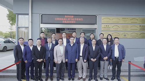 十二届天下政协副主席马培华一行人与BG大游向导合影